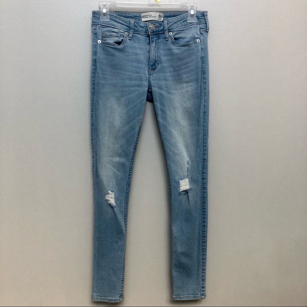 Abercrombie light wash ripped super skinny jeans